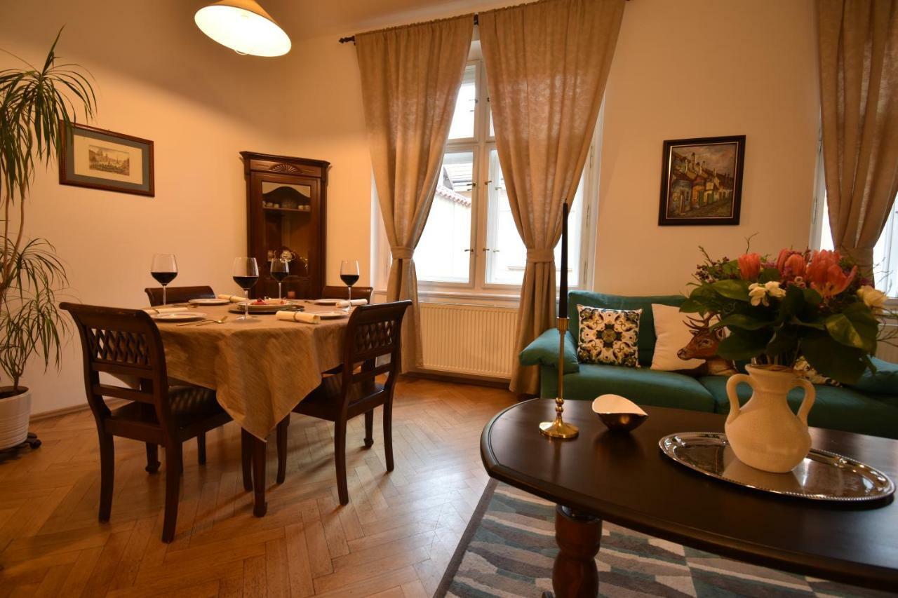 Cozy Flat By The Astronomical Clock Διαμέρισμα Πράγα Εξωτερικό φωτογραφία