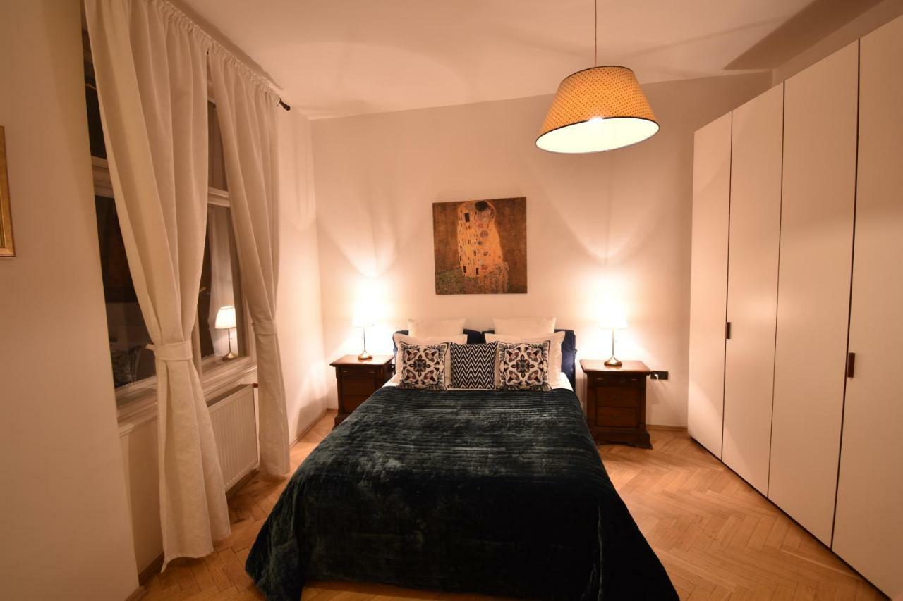 Cozy Flat By The Astronomical Clock Διαμέρισμα Πράγα Εξωτερικό φωτογραφία