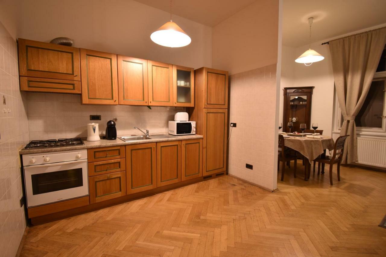 Cozy Flat By The Astronomical Clock Διαμέρισμα Πράγα Εξωτερικό φωτογραφία
