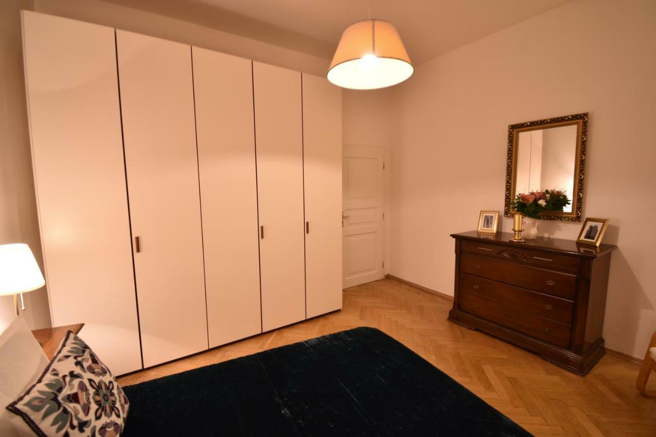Cozy Flat By The Astronomical Clock Διαμέρισμα Πράγα Εξωτερικό φωτογραφία
