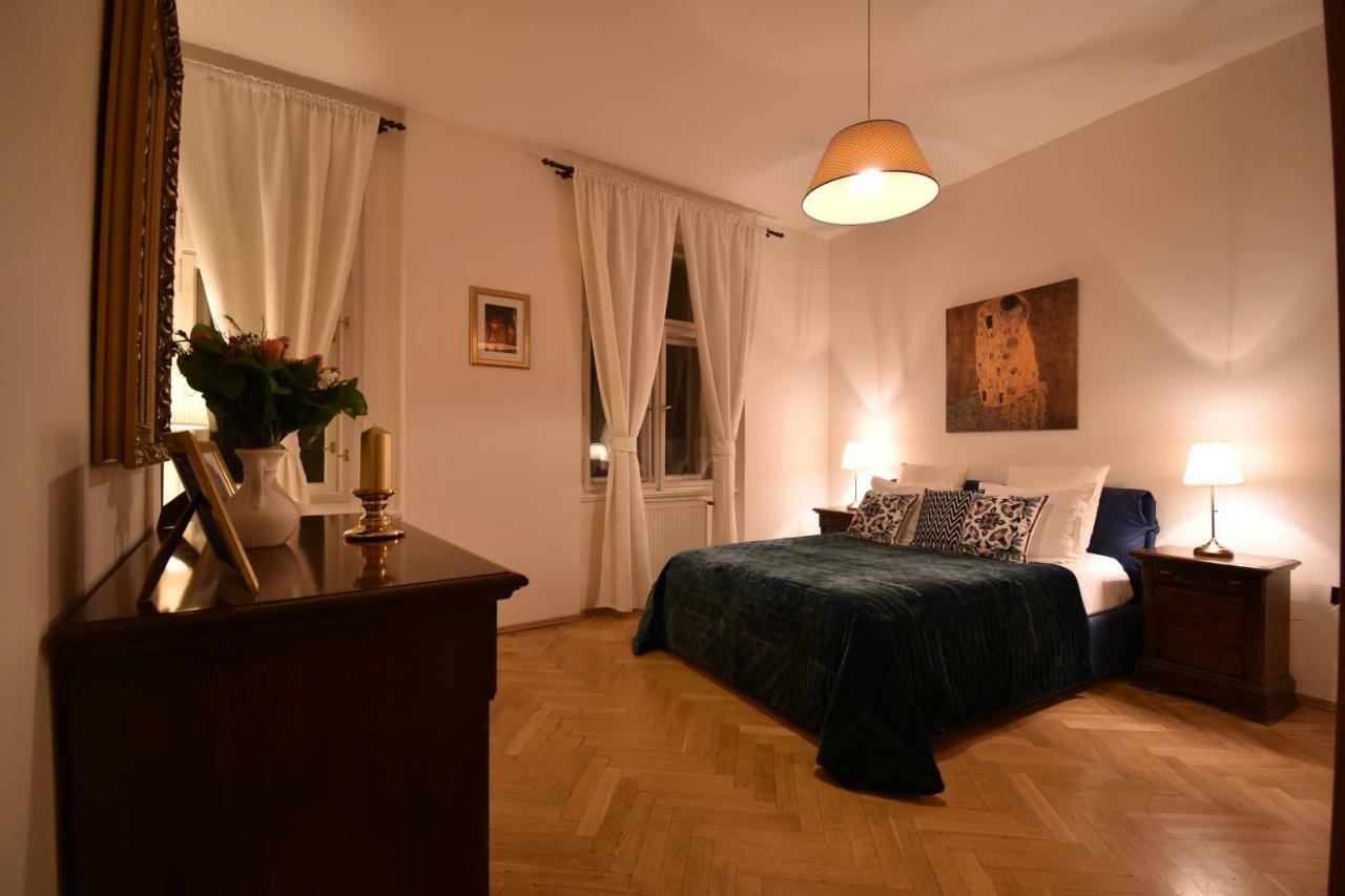 Cozy Flat By The Astronomical Clock Διαμέρισμα Πράγα Εξωτερικό φωτογραφία