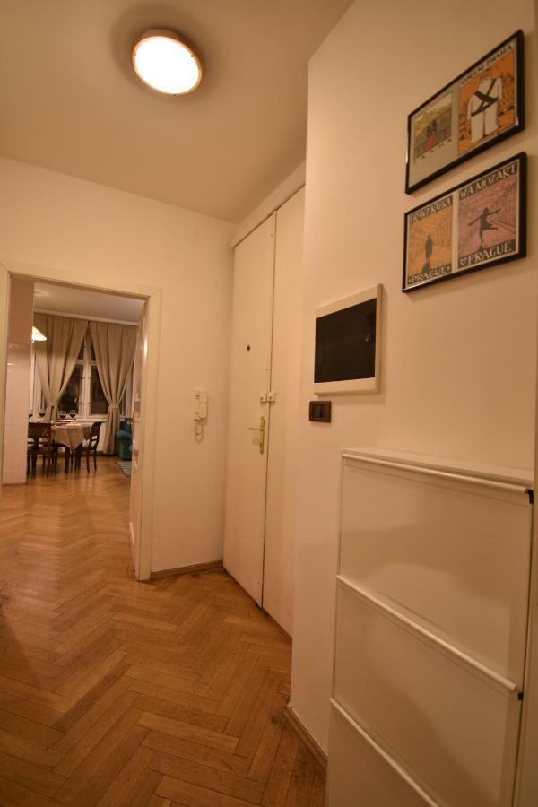 Cozy Flat By The Astronomical Clock Διαμέρισμα Πράγα Εξωτερικό φωτογραφία